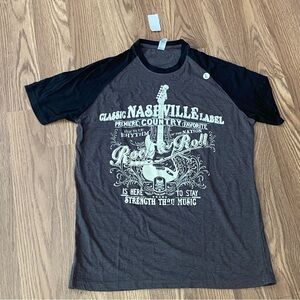 Nashville Country Music Men T- Shirt Size L (fits medium) Short Sleeves